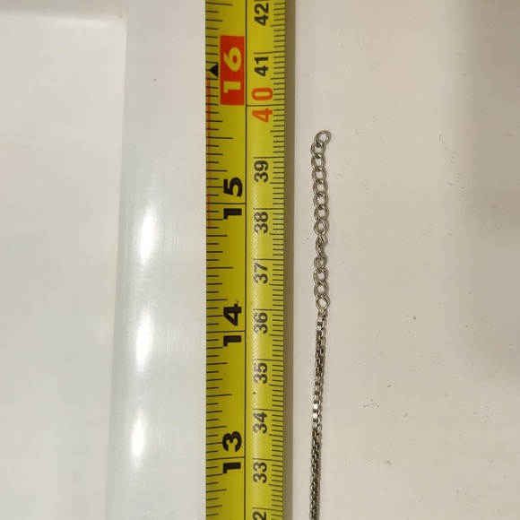 Light green choker necklace and earrings set with green stone jewels - Picture 7 of 8